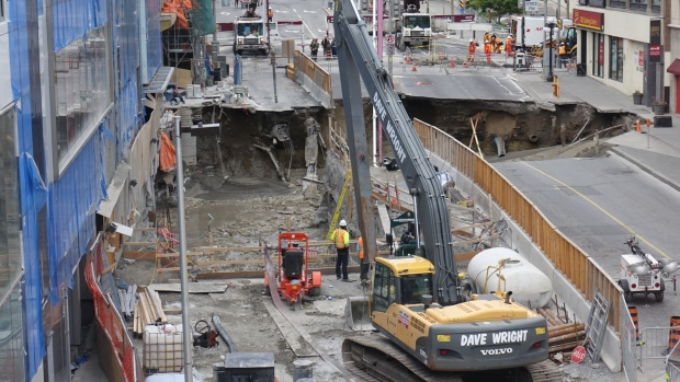 ottawa-sinkhole-rideau-street-june-9-2016